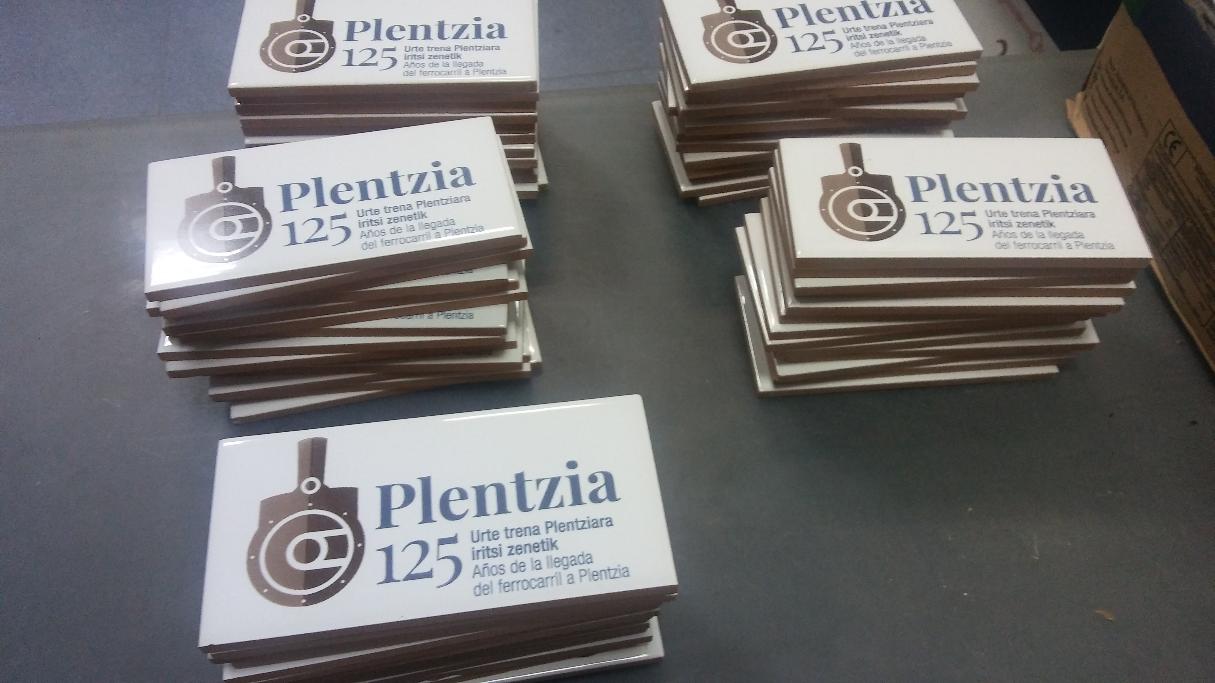 Baldosa 125 aniversario plentzia ferrocarril
